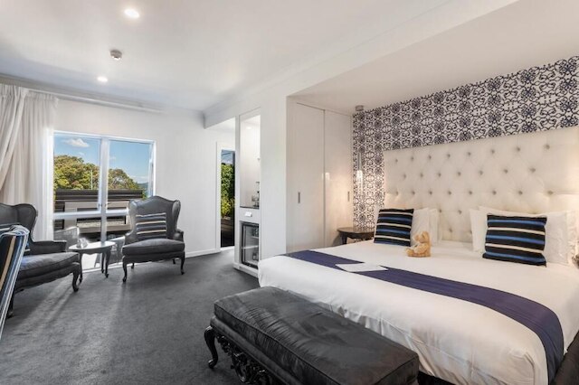 ブラック スワン レイクサイド ブティック ホテル