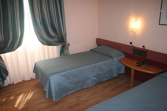 アルバート ホテル