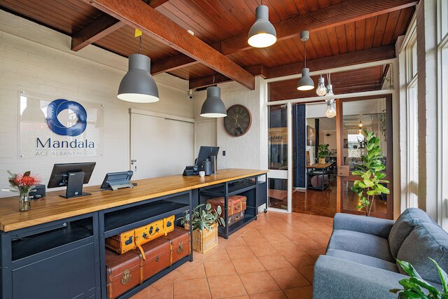 マンダラ エース アルバニーホテル