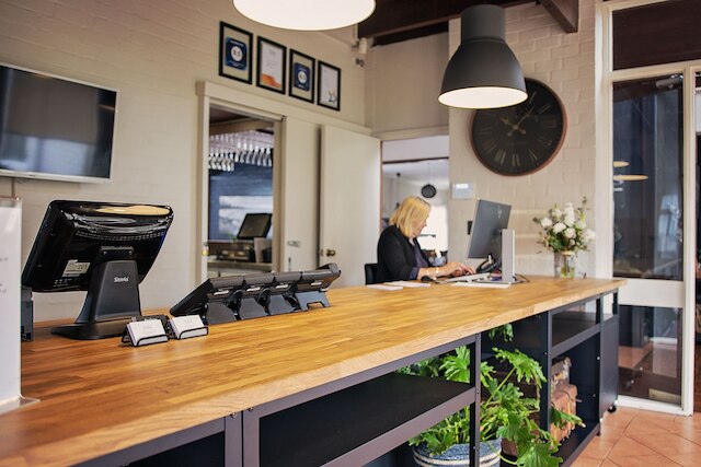 マンダラ エース アルバニーホテル