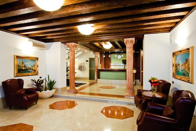 ホテル フォスカリ パレス