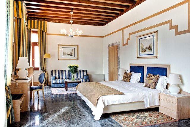 ホテル フォスカリ パレス