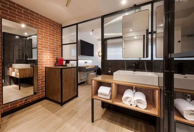 ゴールデン チューリップ CDG エアポート ロワシー