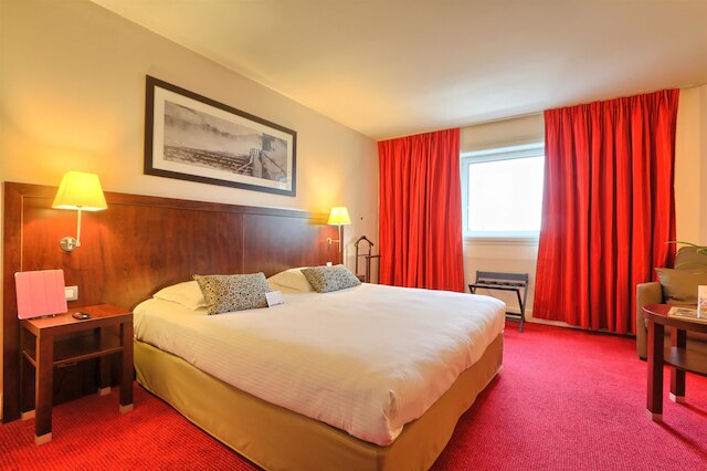 ゴールデン チューリップ CDG エアポート ロワシー