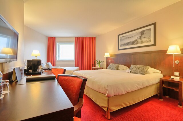 ゴールデン チューリップ CDG エアポート ロワシー