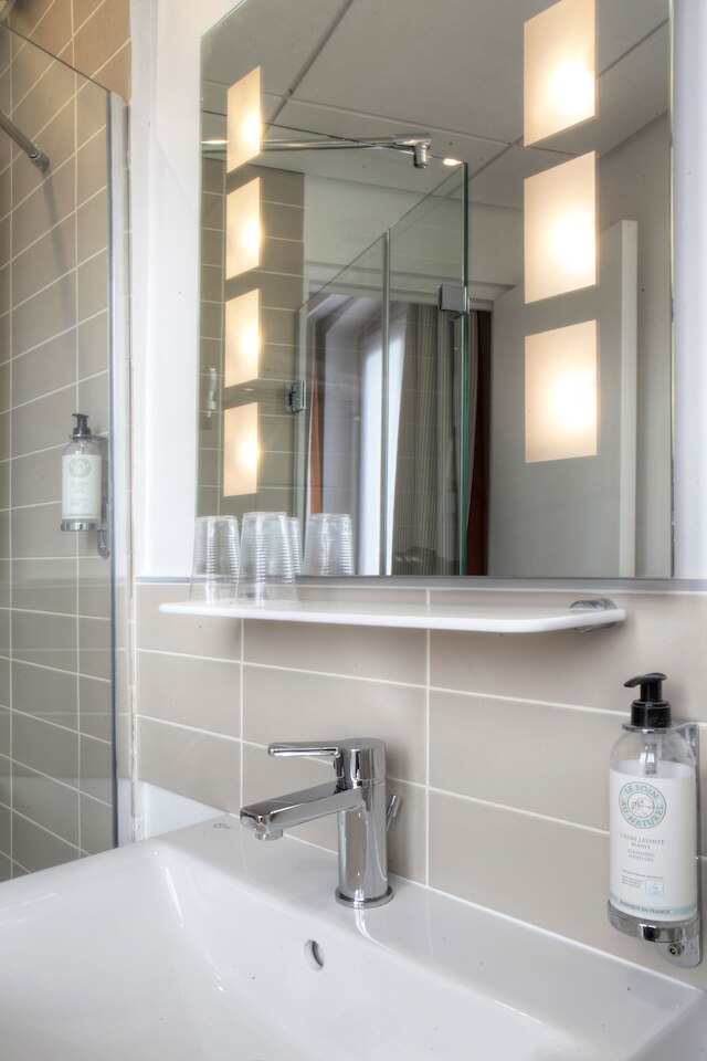 コンタクト ホテル アリゼ モンマルトル