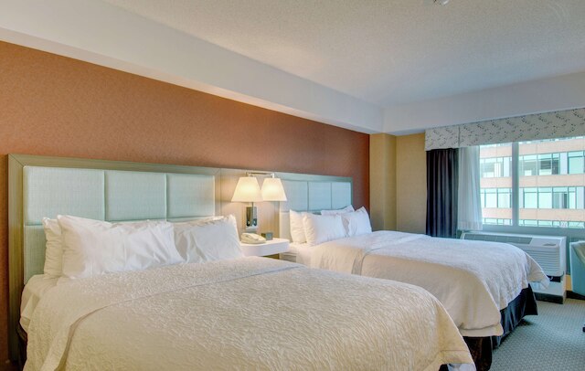 ハンプトン イン & スイーツ ボストン クロスタウン センター