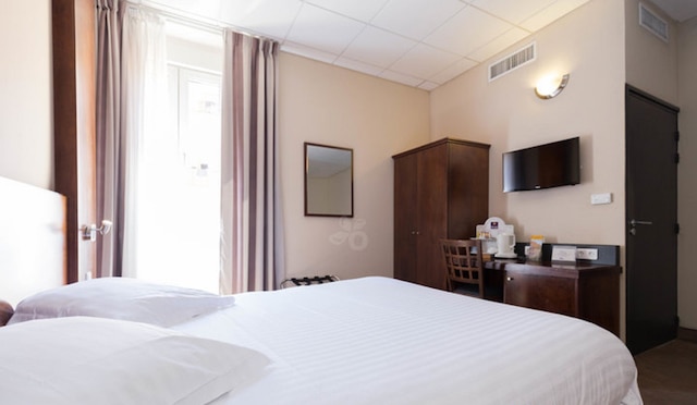 ホテル ル ノイユ ニース ガール