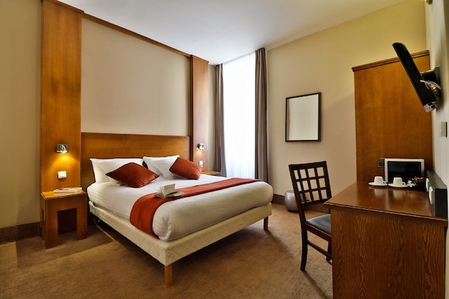 ホテル ル ノイユ ニース ガール