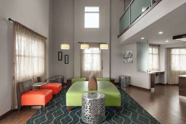 ラ キンタ イン & スイーツ バイ ウィンダム オーシャンフロント デイトナ ビーチ