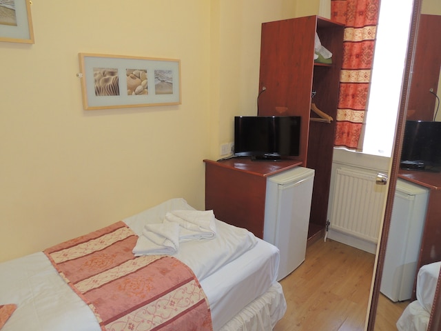 ドルフィン ホテル