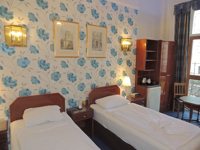 ドルフィン ホテル