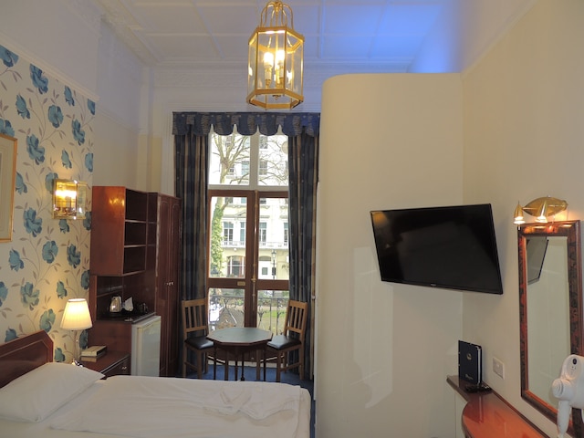 ドルフィン ホテル