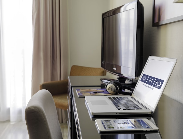 H10 ウニベルシタ ホテル