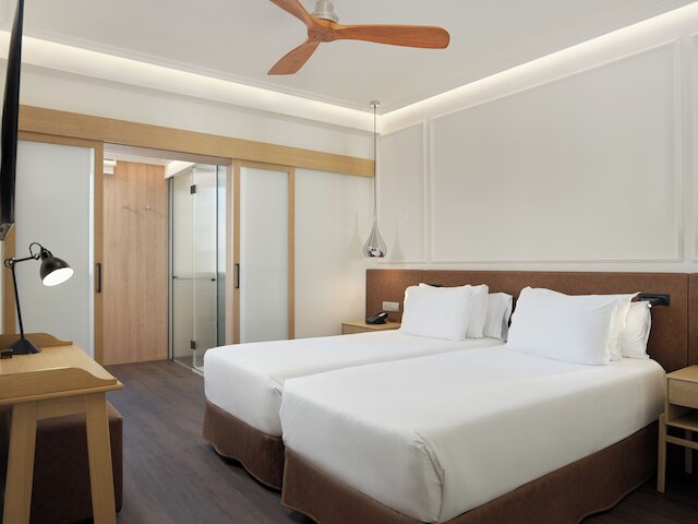 H10 ウニベルシタ ホテル