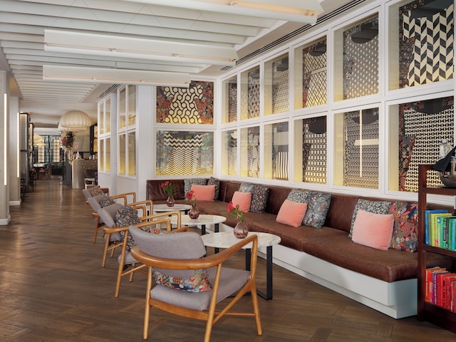 H10 ウニベルシタ ホテル