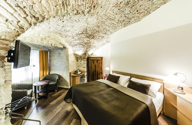 アーチボルド アット ザ チャールズ ブリッジ