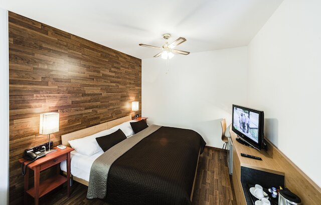 アーチボルド アット ザ チャールズ ブリッジ