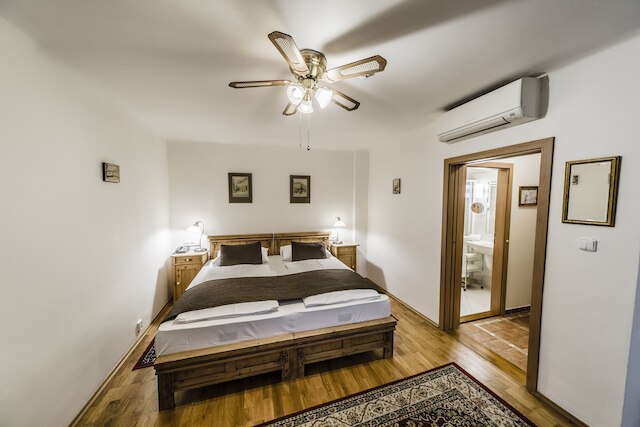 アーチボルド アット ザ チャールズ ブリッジ