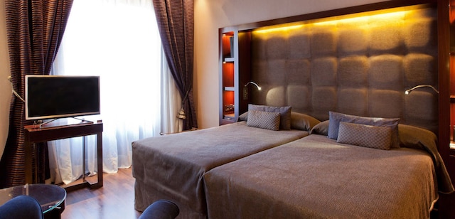 オテル カーサ フステル