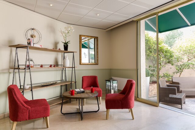 ホテル ル カルディナル リュエイユ サントー