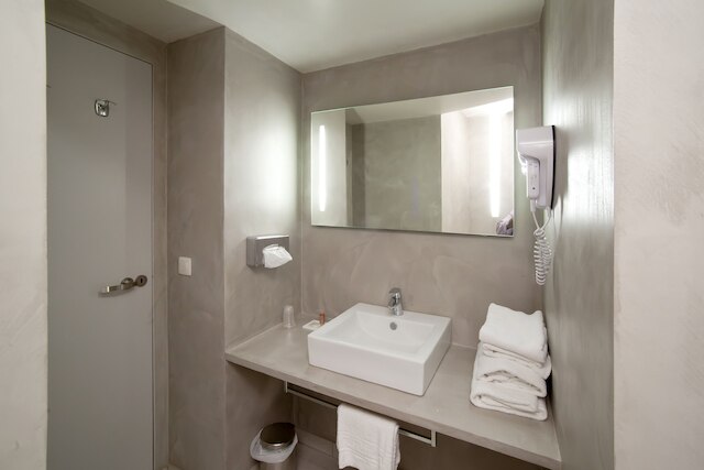 ホテル ル カルディナル リュエイユ サントー