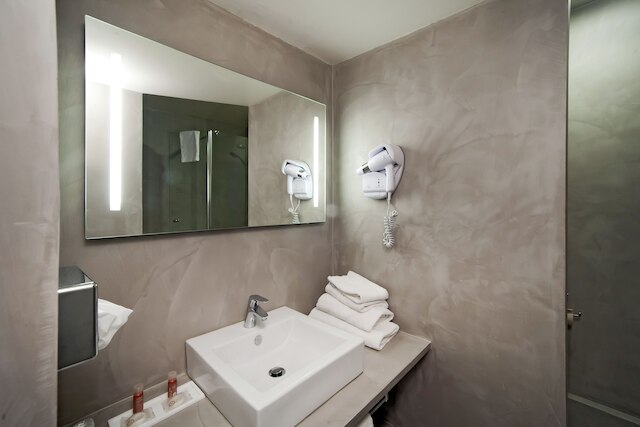 ホテル ル カルディナル リュエイユ サントー