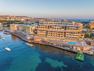 ヴェルディ セント ジョージズ ベイ マリーナ