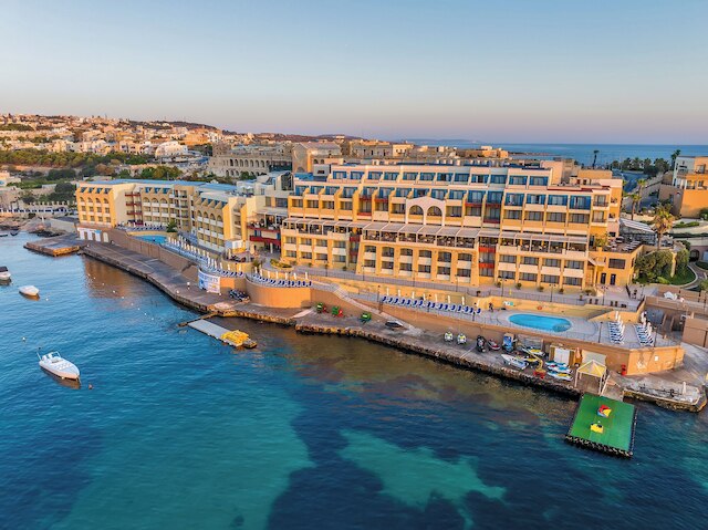 ヴェルディ セント ジョージズ ベイ マリーナ