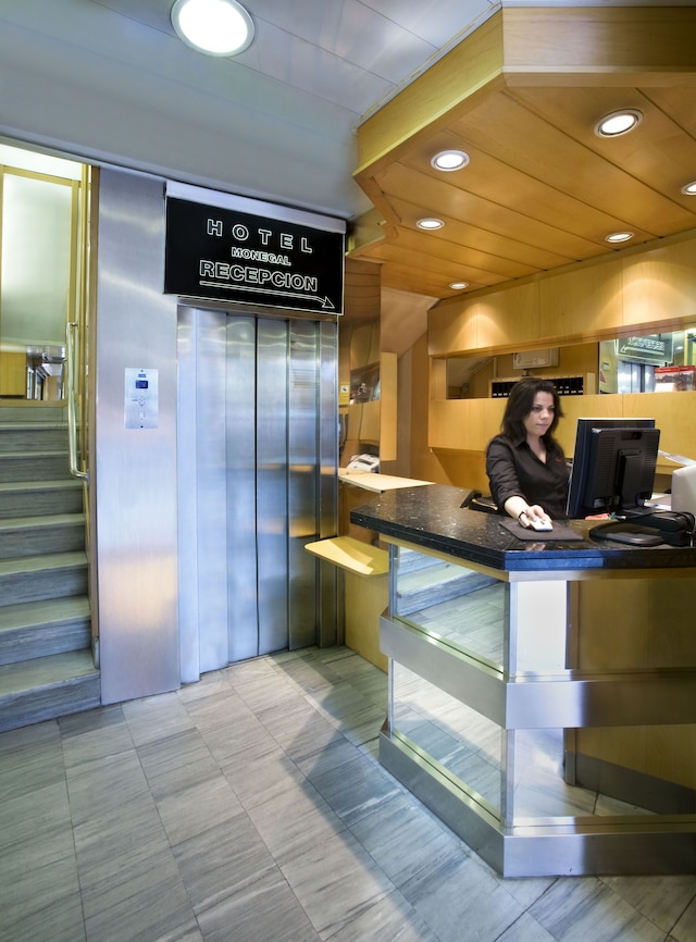 ホテル モネガル