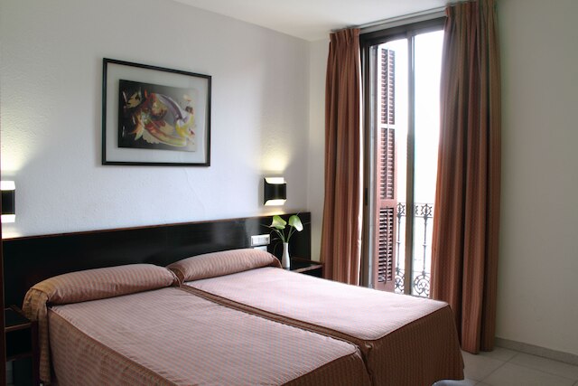 ホテル モネガル