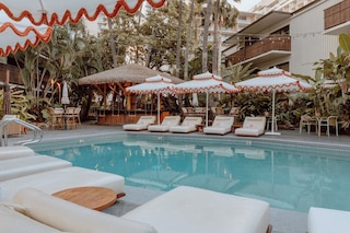 ホワイト サンズ ホテル