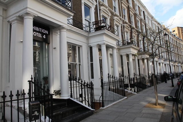 エキシビジョン コート ホテル 4