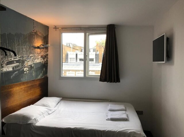 エキシビジョン コート ホテル 4