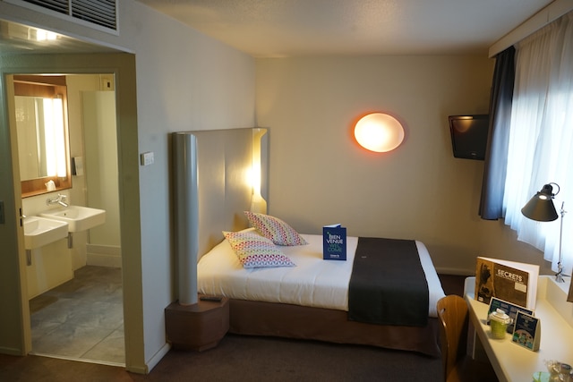 カンパニール パリ CDG エアポート ヴィルパント