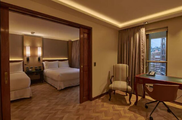 ホテル プラザ エル ボスケ エブロ