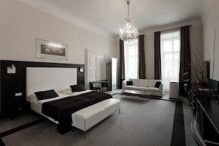 オールド タウン スクエア レジデンス バイ エンブレム