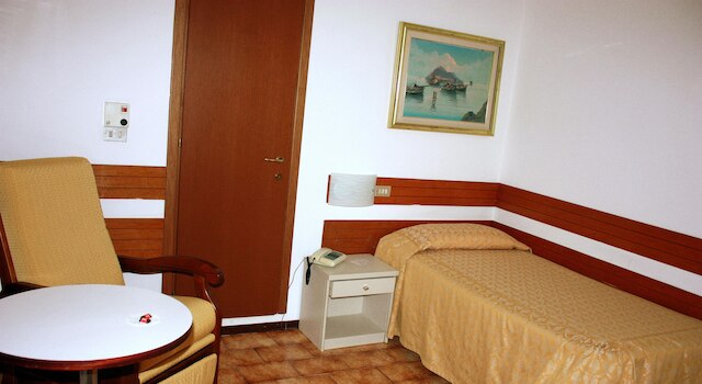 ピッコロ ホテル