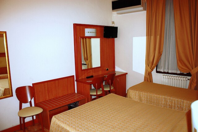 ピッコロ ホテル