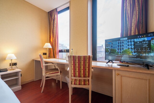 サノテル アストン