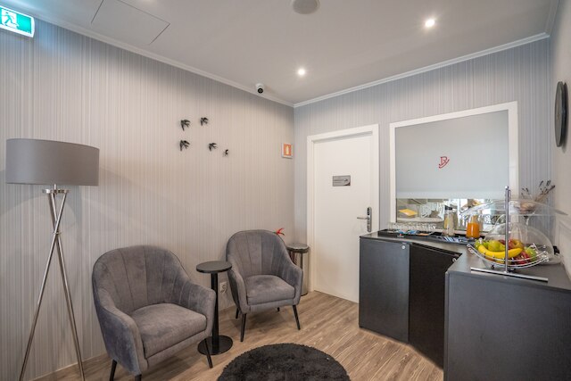 ディニャ リスボン ホテル