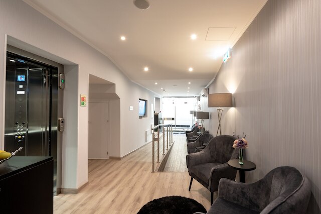 ディニャ リスボン ホテル