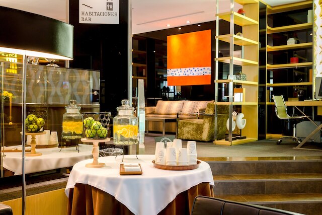 ホテル ユーロスターズ モンテ レアル