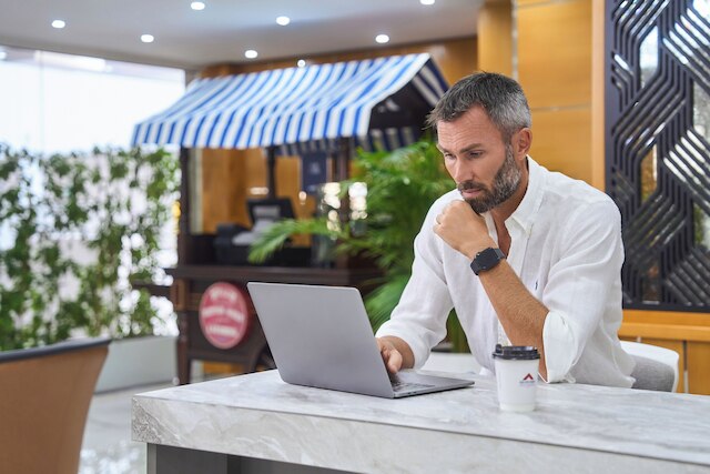 ゴールデン サンズ ホテル アパートメンツ