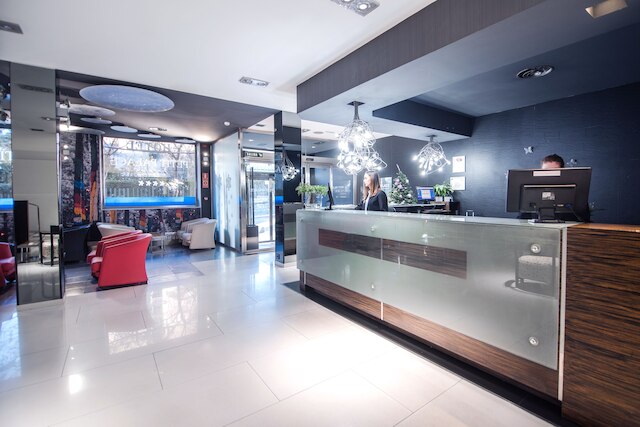 プチ パレス プレジデント カステリャナ