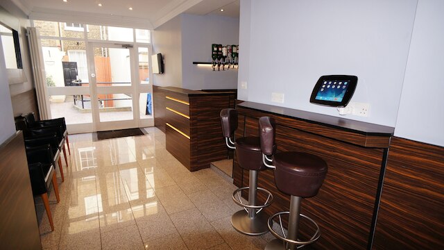 クレストフィールド ホテル