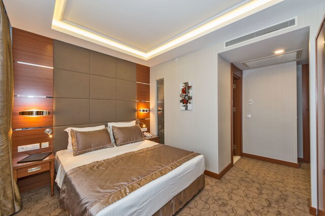 グロリアス ホテル