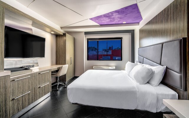 ザ モーメント ホテル