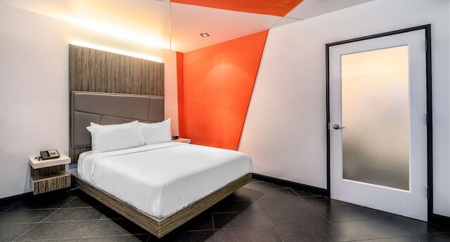 ザ モーメント ホテル