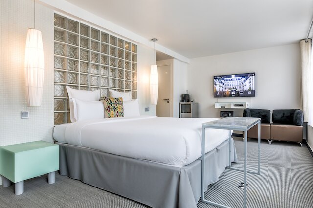 キューブ ホテル パリ